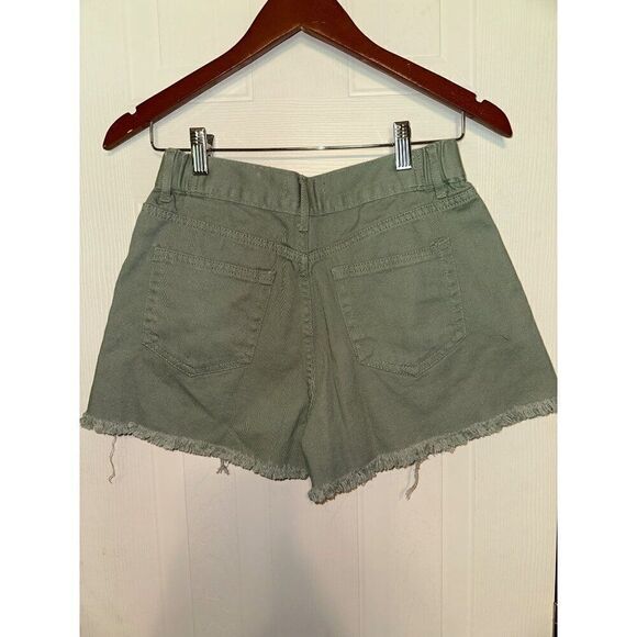 NWT Love Tree Olive Green Distressed Shorts-Destroyed Hem  Size Medium - Picture 6 of 15